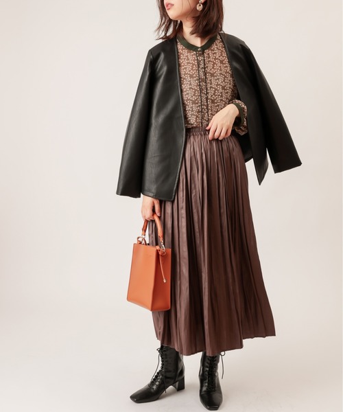 natural couture(ナチュラルクチュール)の「配色使い花柄ブラウス(シャツ/ブラウス・レディース・ベージュ/ブラウン/アイボリー/ブルー/グリーン・FREE)」の15枚目の写真