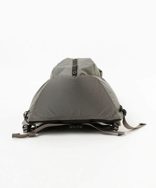 BEAMS BOY(ビームスボーイ)の「ARC’TERYX × BEAMS BOY / 別注 ARRO16 Backpack(バックパック/リュック・レディース・グレー系その他・ONE SIZE)」の17枚目の写真