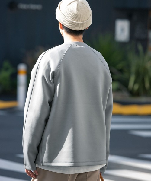 ITEMS URBANRESEARCH（アイテムズ アーバンリサーチ）の「ライトダンボールクルーネックプルオーバー（スウェット・メンズ・ブルー/ブラック/ベージュ/グレー・LARGE/MEDIUM）」の17枚目の写真