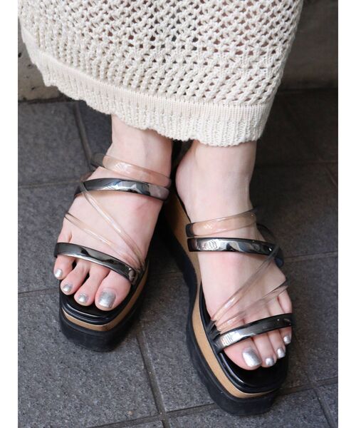 MURUA（ムルーア）の「スクエアチューブサンダル（サンダル・レディース・ホワイト/ブラック・35/36/37）」の12枚目の写真