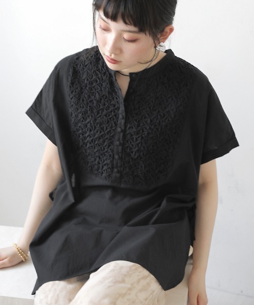 Bab（バブ）の「【WEB限定】キャンブリックスモッキングブラウス