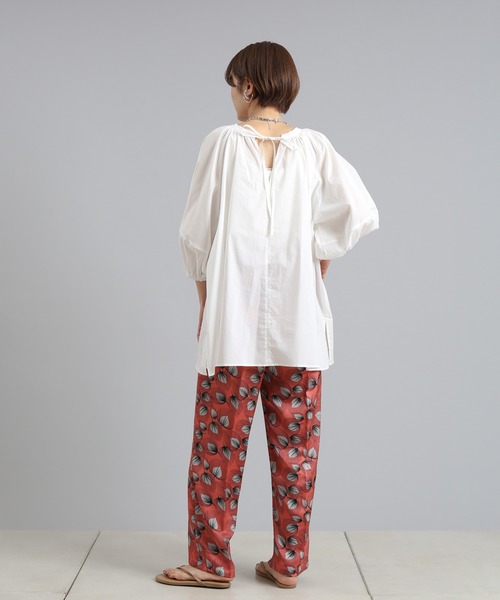 DouDou（ドゥドゥ）の「袖ボリューム切替5分袖ブラウス（シャツ/ブラウス・レディース・チャコールグレー/オフホワイト/ブルー・FREE）」の14枚目の写真