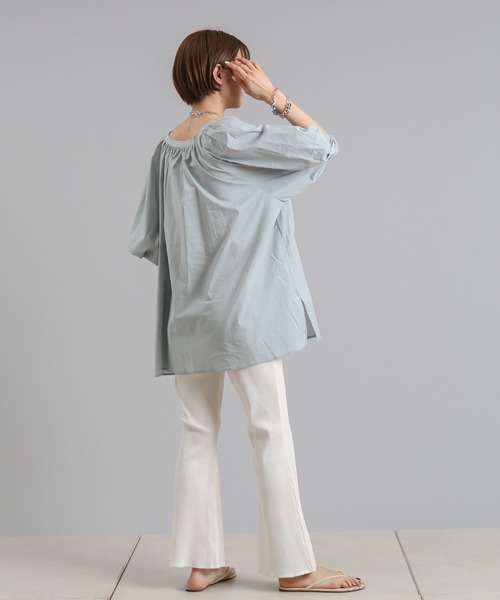 DouDou（ドゥドゥ）の「袖ボリューム切替5分袖ブラウス（シャツ/ブラウス・レディース・チャコールグレー/オフホワイト/ブルー・FREE）」の5枚目の写真