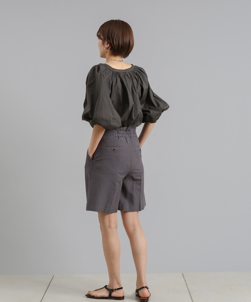 DouDou（ドゥドゥ）の「袖ボリューム切替5分袖ブラウス（シャツ/ブラウス・レディース・チャコールグレー/オフホワイト/ブルー・FREE）」の17枚目の写真