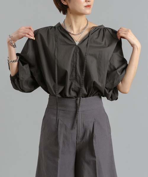 DouDou（ドゥドゥ）の「袖ボリューム切替5分袖ブラウス（シャツ/ブラウス・レディース・チャコールグレー/オフホワイト/ブルー・FREE）」の7枚目の写真