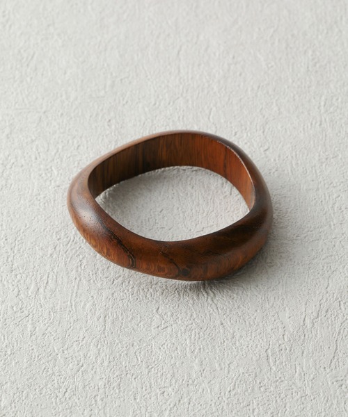 MADEMOISELLE ROPE'(マドモアゼル ロペ)の「ウッドニュアンスバングル(バングル/リストバンド・レディース・ダークブラウン・FREE)」の7枚目の写真