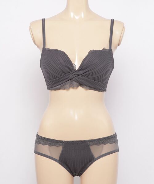 SFW（エスエフダブリュー）の「ノンワイヤー ドレッシークロス ブラ＆ショーツ セット（ブラ&ショーツ・レディース・ブラック/ブルーグレー/ベージュ/ピンク系/ワインレッド・S/M/L/LL）」の12枚目の写真