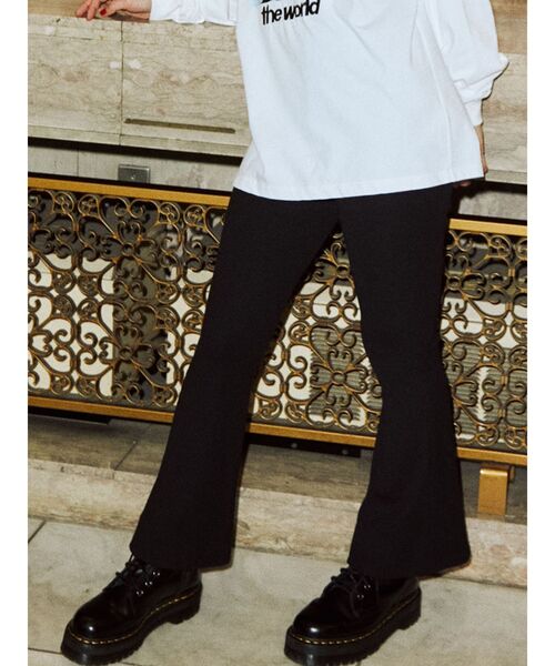 jouetie（ジュエティ）の「イージーフィットフレアパンツ（その他パンツ・レディース・ブラック/カーキ/ブルー/その他1/その他2・SMALL/MEDIUM/LARGE）」の2枚目の写真