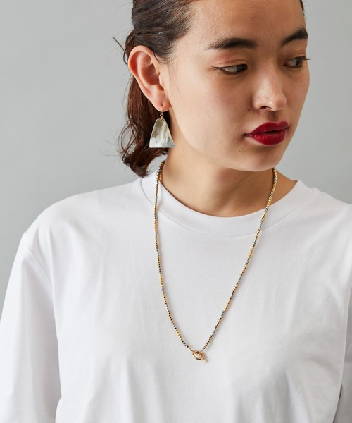 ear PAPILLONNER(イアパピヨネ)の「バイカラー三角形ピアス(ピアス(両耳用)・レディース・ゴールド・FREE)」の5枚目の写真