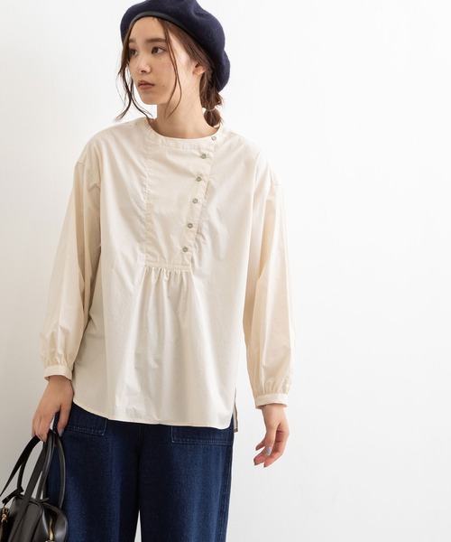 POU DOU DOU（プードゥドゥ）の「ノーカラービブヨークシャツ（シャツ/ブラウス・レディース・アイボリー/ミント/ネイビー・3）」の2枚目の写真