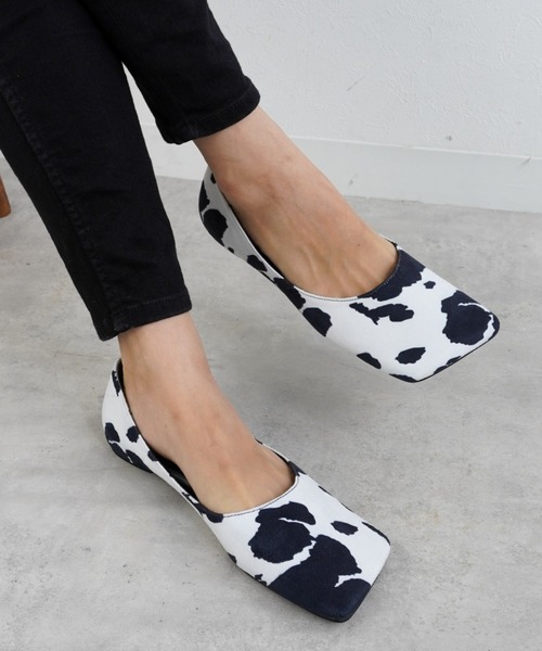 Fabby fabby（ファビィーファビィー）の「スクエアフラットパンプス（パンプス・レディース・オフホワイト/キャメル/アニマル/パイソン/ブラック/ブラック系その他/ブラウン・MEDIUM/LARGE/SMALL）」の6枚目の写真