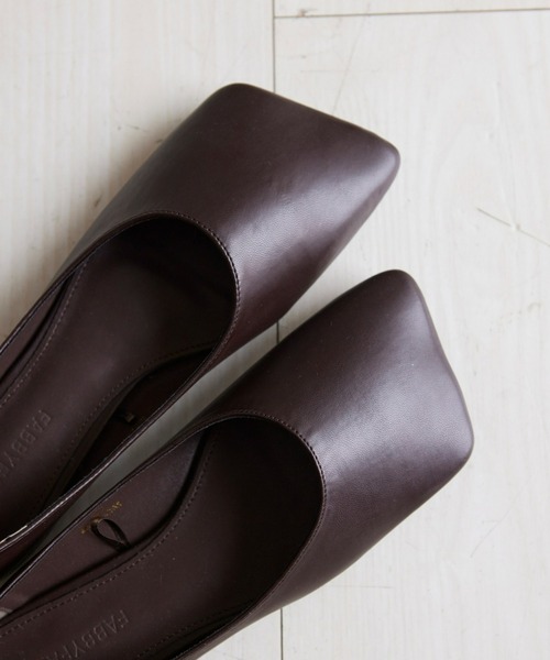 Fabby fabby（ファビィーファビィー）の「スクエアフラットパンプス（パンプス・レディース・オフホワイト/キャメル/アニマル/パイソン/ブラック/ブラック系その他/ブラウン・MEDIUM/LARGE/SMALL）」の21枚目の写真