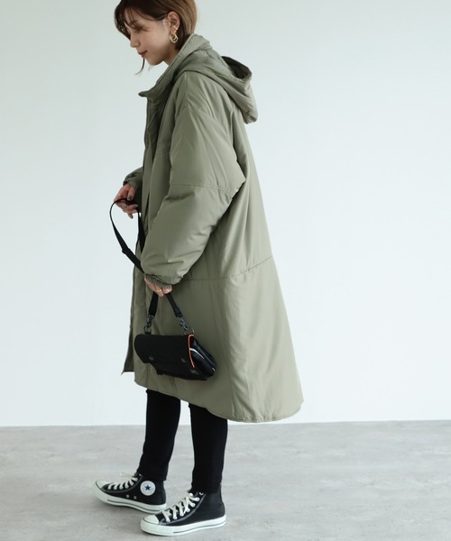 reca（レカ）の「フード付き 中綿モンスターブルゾン（ダウンジャケット/コート・レディース・ブラック/ベージュ/カーキ/アイボリー・M/L）」の6枚目の写真