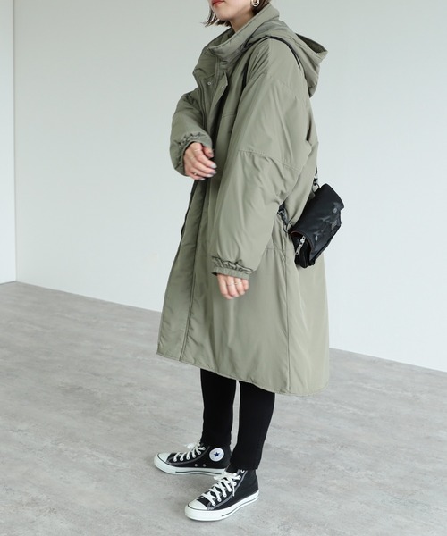 reca（レカ）の「フード付き 中綿モンスターブルゾン（ダウンジャケット/コート・レディース・ブラック/ベージュ/カーキ/アイボリー・M/L）」の8枚目の写真