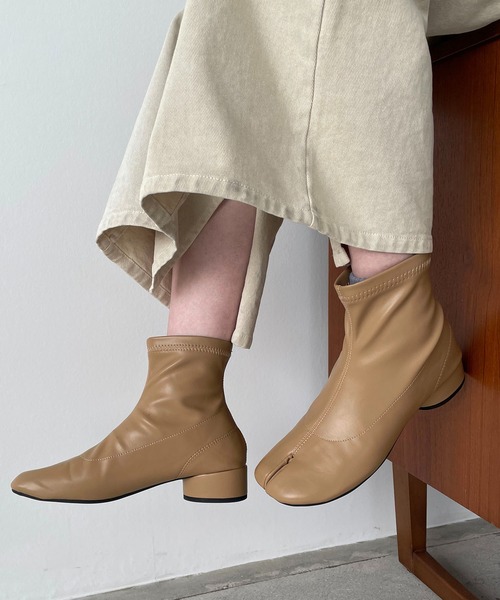 210nouve（トゥージュヌーブ）の「足袋ストレッチショートブーツ（ブーツ・レディース・ホワイト/ベージュ/ブラック/ブラウン・38/36/39/37）」の2枚目の写真