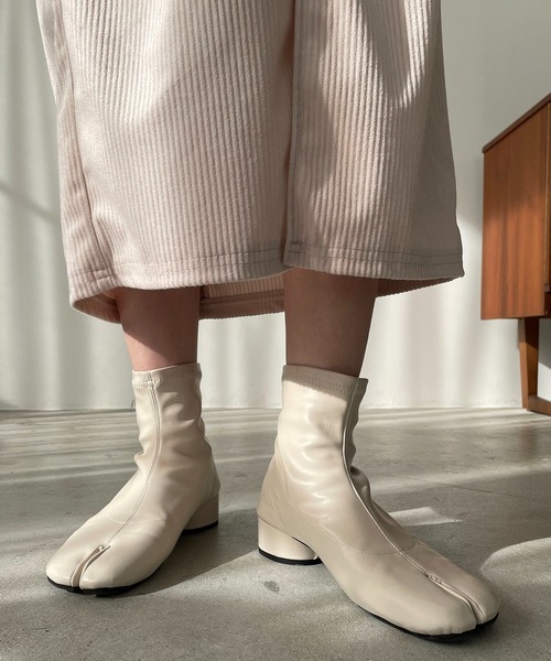 210nouve（トゥージュヌーブ）の「足袋ストレッチショートブーツ（ブーツ・レディース・ホワイト/ベージュ/ブラック/ブラウン・38/36/39/37）」の3枚目の写真