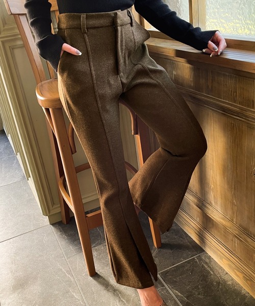 JUNOAH（ジュノア）の「ウールタッチスリットフレアパンツ（その他パンツ・レディース・ブラック/ブラウン/ブルー/グレイッシュベージュ/テラコッタ・MEDIUM/LARGE/X-LARGE）」の3枚目の写真