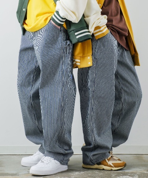 SIDEWAY STANCE（サイドウェイスタンス）の「【SIDEWAY STANCE】ワイド デニム ペインターパンツ（デニムパンツ・メンズ・ネイビー/ストライプ・MEDIUM/LARGE）」の2枚目の写真