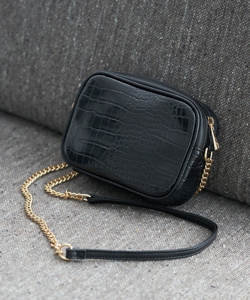 earth music&ecology（アースミュージックアンドエコロジー）の「スクエアミニショルダー＊（ショルダーバッグ・レディース・レッド/ブラック/ブラウン・FREE）」の2枚目の写真