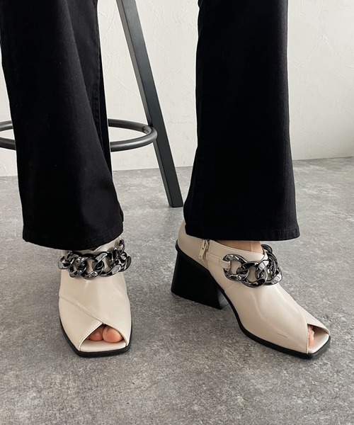 PAGEBOY（ページボーイ）の「チェーンオープントゥシューズ（パンプス・レディース・ブラック/オフホワイト・L/M）」の3枚目の写真