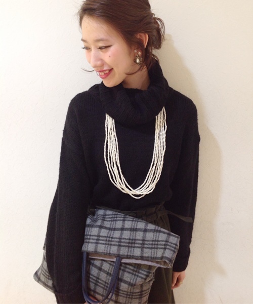 Chico（チコ）の「オフタートルニットP/O（ニット/セーター・レディース・ブラック/サーモンピンク/ホワイト/グレー・FREE）」の2枚目の写真