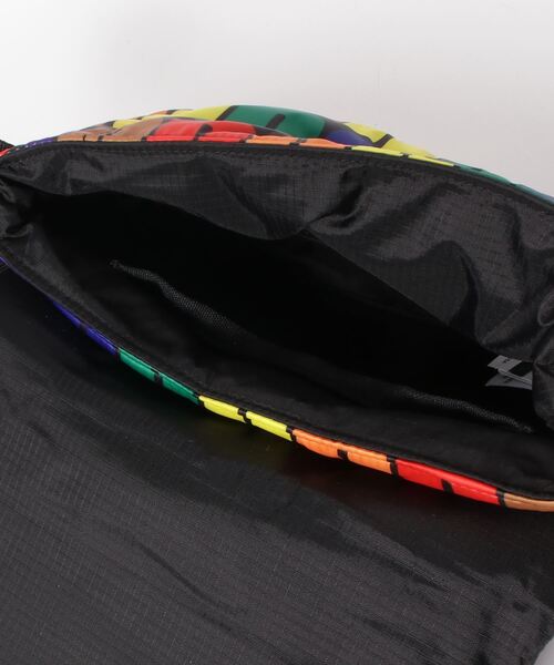 UGG（アグ）の「UGG DALTON CROSSBODY NYLON PRIDE / アグ ダルトン クロスボディ ナイロン プライド（ショルダーバッグ・メンズ・マルチ・ONE SIZE）」の4枚目の写真