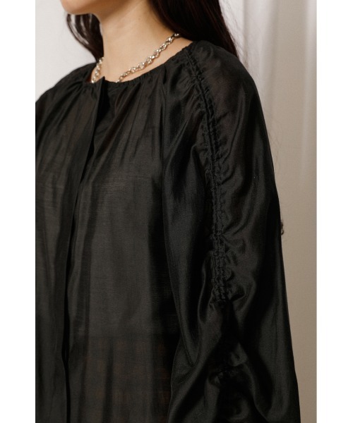 crie conforto（クリーコンフォルト）の「シャーリングスリーブブラウス（シャツ/ブラウス・レディース・オフホワイト/ブラック/オレンジ・SMALL/MEDIUM）」の10枚目の写真