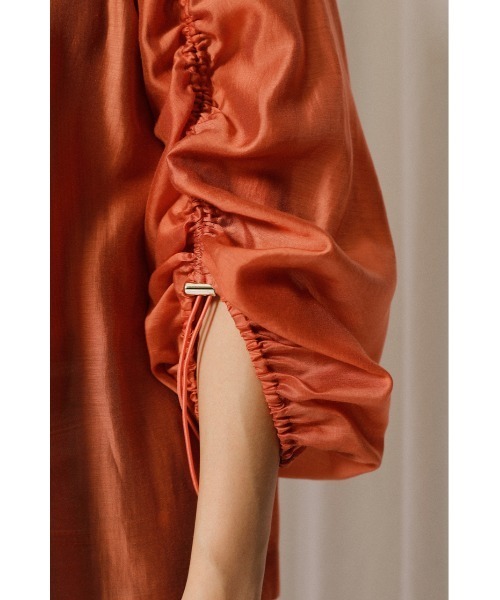 crie conforto（クリーコンフォルト）の「シャーリングスリーブブラウス（シャツ/ブラウス・レディース・オフホワイト/ブラック/オレンジ・SMALL/MEDIUM）」の19枚目の写真