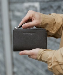 KATHARINE HAMNETT LONDON （キャサリンハムネットロンドン）の「KATHARINE HAMNETT LONDON/キャサリンハムネットロンドン PRIZM　L字ファスナーミドルウォレット（財布・レディース）」