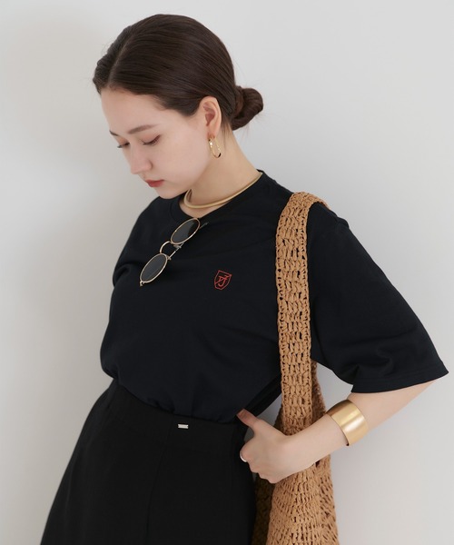 TINA:JOJUN(ティーナジョジュン)の「ユニセックス エンブレム付きTシャツ TINA:JOJUN(Tシャツ/カットソー・レディース・ホワイト/グリーン/ブラック/ピンク・M)」の3枚目の写真