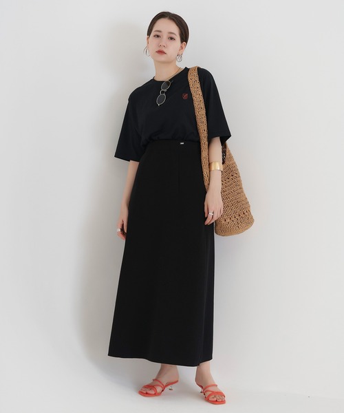 セール】ユニセックス エンブレム付きTシャツ TINA：JOJUN（T