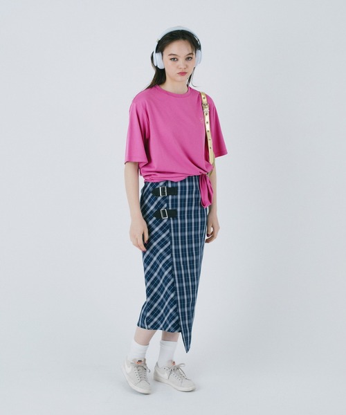 セール】ユニセックス エンブレム付きTシャツ TINA：JOJUN（T