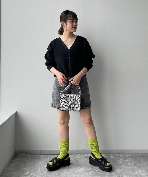 PAGEBOY(ページボーイ)の「アゼスポンジショートVカーディガン(カーディガン/ボレロ・レディース・ブラック/オフホワイト/グレー/ターコイズブルー・FREE)」の13枚目の写真