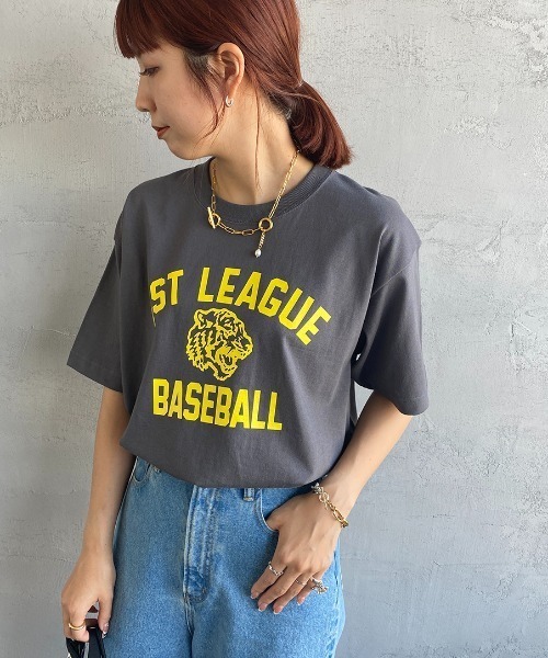 SCREEN STARS（スクリーンスターズ）の「[SCREEN STARS/スクリーンスターズ] 別注 カットオフ ロゴプリントTシャツ（Tシャツ/カットソー・レディース・ホワイト/ベージュ/ホワイト系1/ピンク/イエロー/ホワイト系/ダークグリーン/ダークグレー・F）」の5枚目の写真