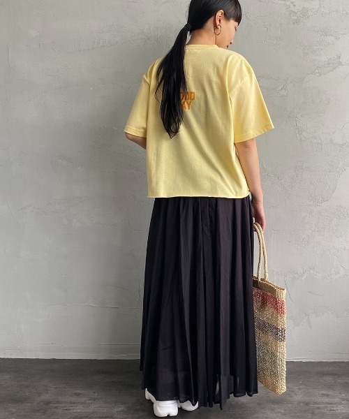 SCREEN STARS（スクリーンスターズ）の「[SCREEN STARS/スクリーンスターズ] 別注 カットオフ ロゴプリントTシャツ（Tシャツ/カットソー・レディース・ホワイト/ベージュ/ホワイト系1/ピンク/イエロー/ホワイト系/ダークグリーン/ダークグレー・F）」の15枚目の写真