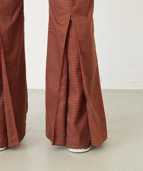 MILKFED.(ミルクフェド)の「PLAID INVERTED BOX PLEAT PANTS(その他パンツ・レディース・ネイビー/オレンジ・S/M)」の13枚目の写真