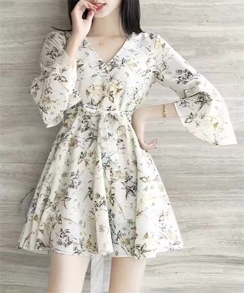 Dream garden（ドリームガーデン）の「総柄シフォンワンピース（ワンピース・レディース・ベージュ/ネイビー・S/M/L）」の2枚目の写真