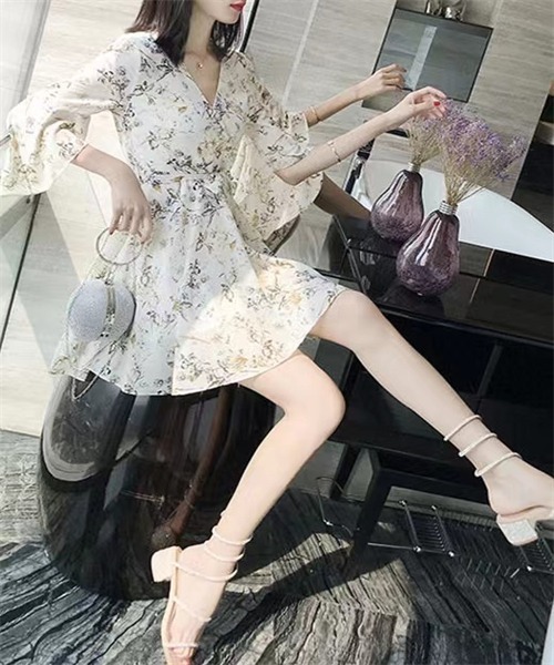 Dream garden（ドリームガーデン）の「総柄シフォンワンピース（ワンピース・レディース・ベージュ/ネイビー・S/M/L）」の10枚目の写真