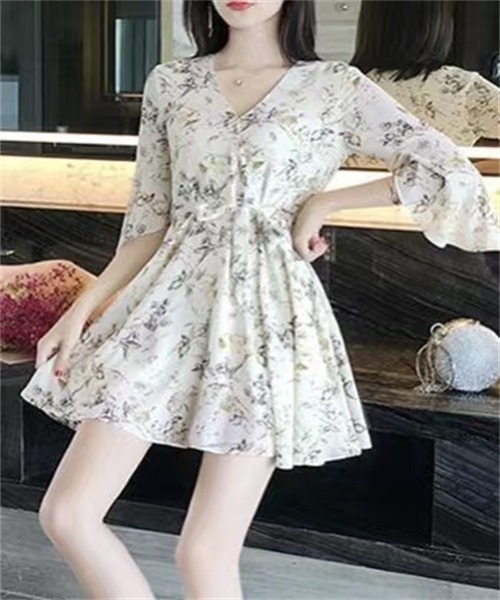 Dream garden（ドリームガーデン）の「総柄シフォンワンピース（ワンピース・レディース・ベージュ/ネイビー・S/M/L）」の7枚目の写真