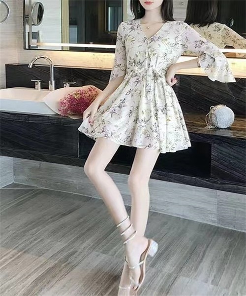 Dream garden（ドリームガーデン）の「総柄シフォンワンピース（ワンピース・レディース・ベージュ/ネイビー・S/M/L）」の6枚目の写真