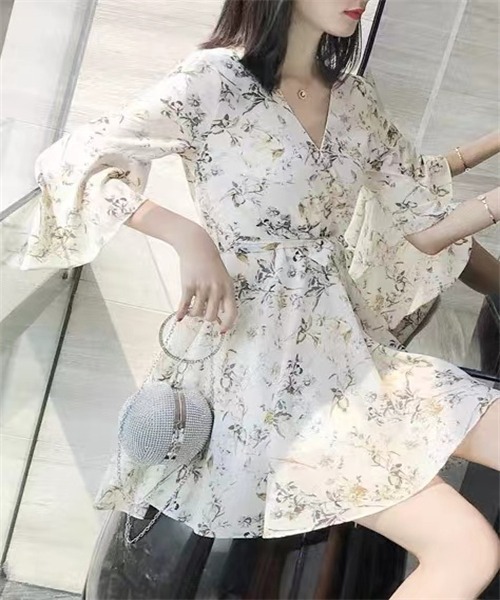 Dream garden（ドリームガーデン）の「総柄シフォンワンピース（ワンピース・レディース・ベージュ/ネイビー・S/M/L）」の9枚目の写真