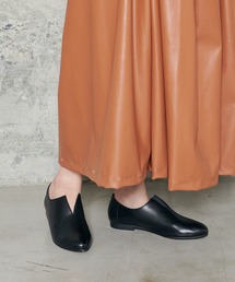 【WEB限定】Vカットフラットシューズ