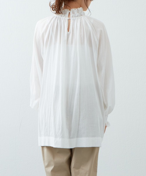 PUAL CE CIN（ピュアルセシン）の「レースシャーリングブラウス（シャツ/ブラウス・レディース・オフホワイト/ブラック・FREE）」の17枚目の写真