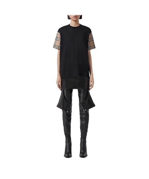 BURBERRY(バーバリー)の「ヴィンテージチェック スリーブ コットン オーバーサイズTシャツ(Tシャツ/カットソー・レディース・ブラック・S/XS/XXS)」の6枚目の写真