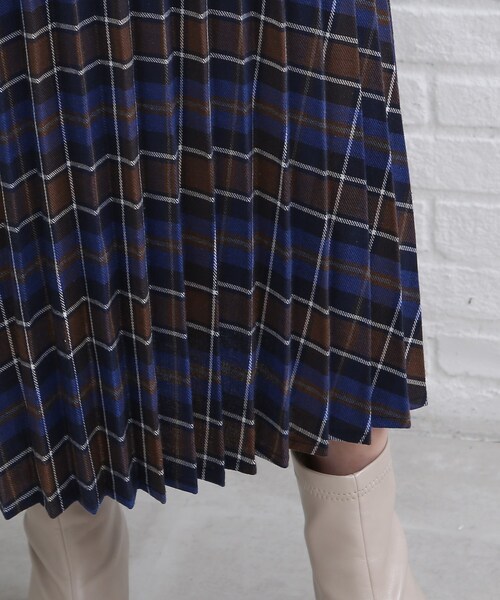 SHOO・LA・RUE（シューラルー）の「◆シーズンムード高まる チェック柄 プリーツスカート（スカート・レディース・ベージュ系その他2/ダークブラウン系1/ネイビー系1/イエロー系9・00）」の9枚目の写真
