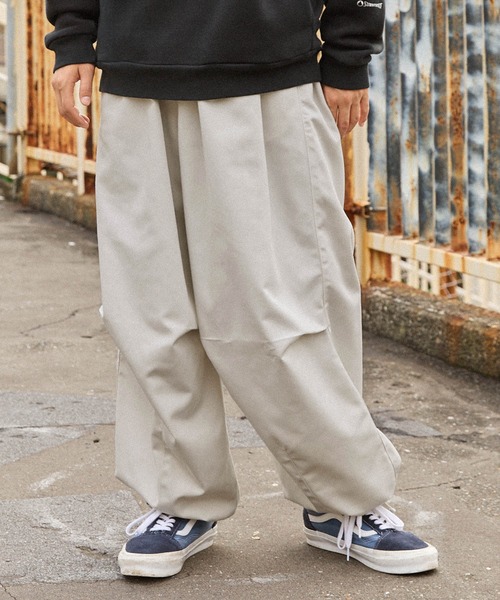 MONO-MART(モノマート)の「ワイドテーパード 裾ドローコード サーカス パラシュートパンツ(その他パンツ・メンズ・ブラック/ネイビー/ベージュ/オリーブ/アイボリー/ダークオリーブ/ブラウン・M/L/XL/S)」の14枚目の写真
