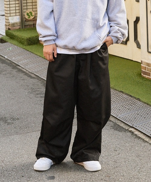 MONO-MART(モノマート)の「ワイドテーパード 裾ドローコード サーカス パラシュートパンツ(その他パンツ・メンズ・ブラック/ネイビー/ベージュ/オリーブ/アイボリー/ダークオリーブ/ブラウン・M/L/XL/S)」の20枚目の写真