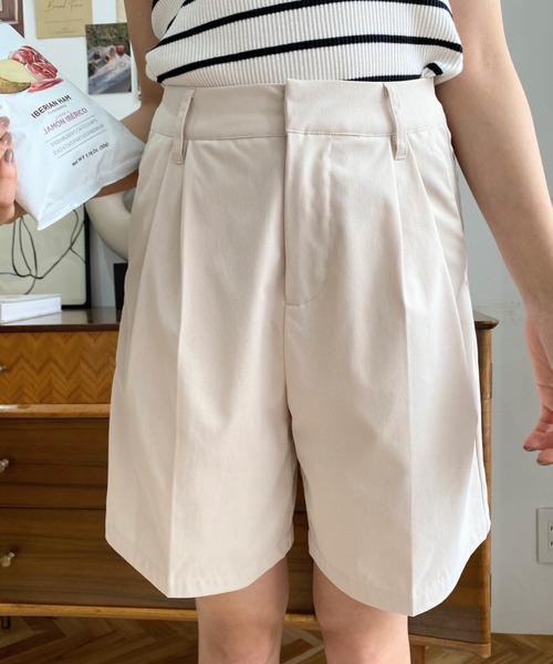 moment+（モーメントプラス）の「【累計販売枚数1万枚突破！】ツータックチノショートパンツ（チノパンツ・レディース・ブラック/カーキ/アイボリー/ベージュ・M/S/L）」の5枚目の写真