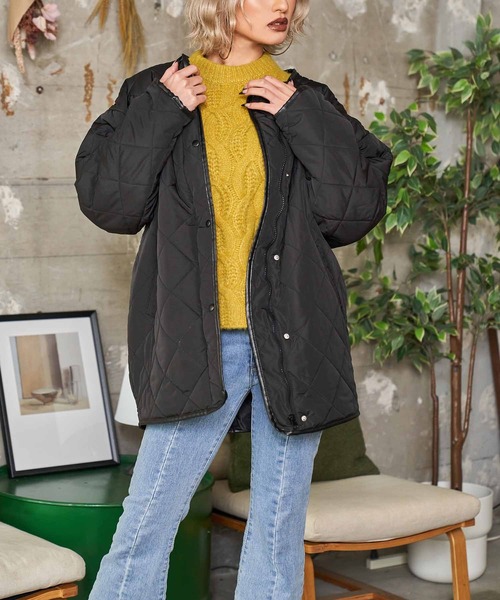 LATINA(ラティーナ)の「ダイヤステッチキルト中綿BIGジャケット(ノーカラージャケット・レディース・ブラック・FREE)」の1枚目の写真