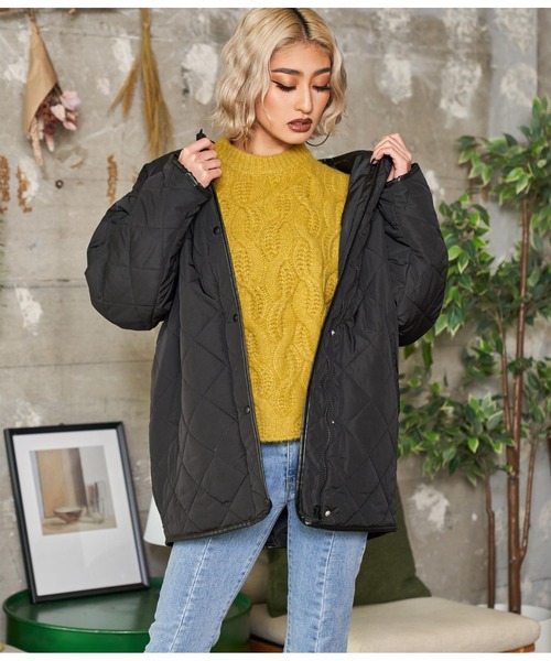 LATINA(ラティーナ)の「ダイヤステッチキルト中綿BIGジャケット(ノーカラージャケット・レディース・ブラック・FREE)」の3枚目の写真